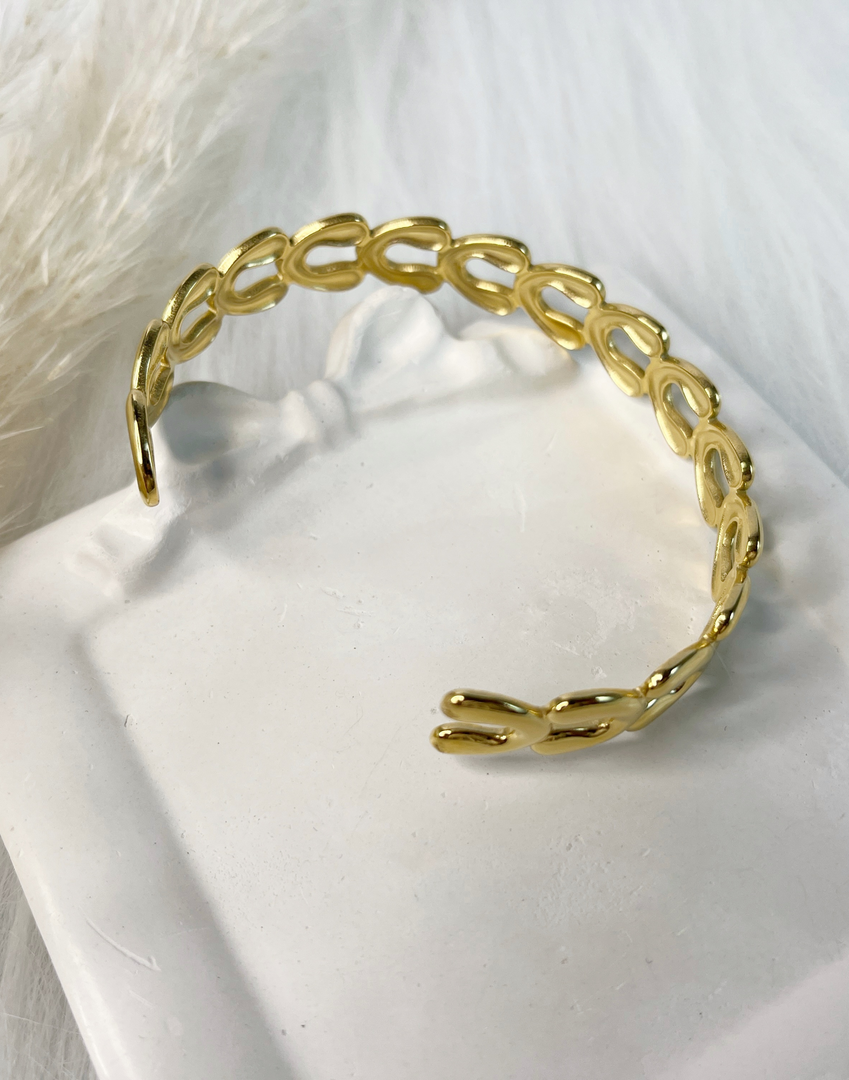 Linked Serenity Cuff (18K gold plated)