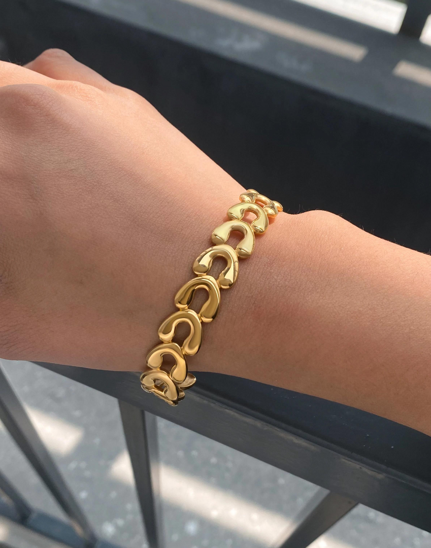 Linked Serenity Cuff (18K gold plated)