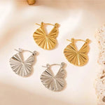 Load image into Gallery viewer, Lustre Ray Heart Hoops (18K gold plated)