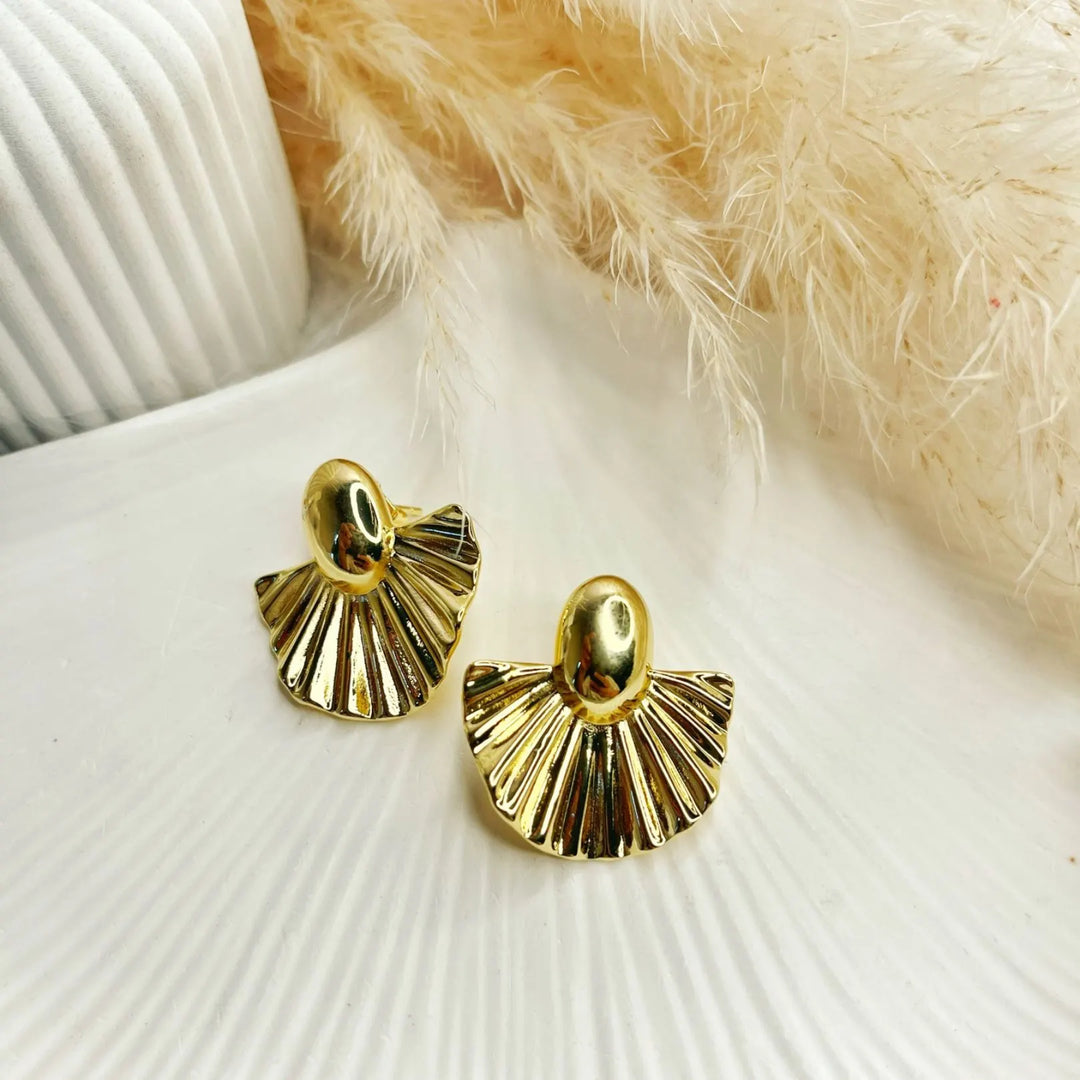 Soline Shell Studs