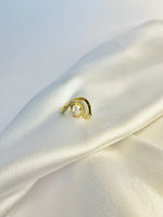 Load image into Gallery viewer, Veloura Ring (18k gold Plated)
