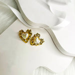 Load image into Gallery viewer, Amoura Heart Studs
